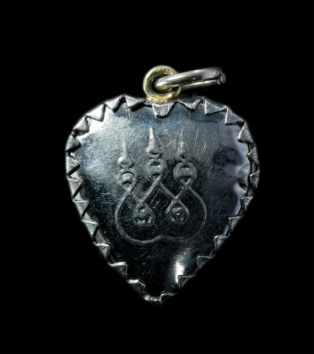 12May24 (162)p.jpg - ล็อกเก็ตรูปหัวใจหลวงพ่อรวย จนุทสิริ(พระครูสุนทรธรรมานุศาสก์) วัดท่าเรือ อ.แกลง จ.ระยอง ล็อกเก็ตเก่าสวย หายาก น่าเก็บสะสมบูชา(องค์ที่3) | https://kamulet.in.th